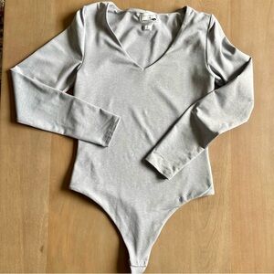 NWOT Aritzia Contour Gray V-Neck Long Sleeve Bodysuit